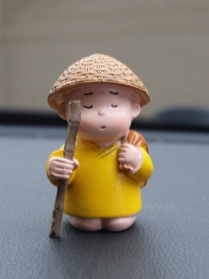 Buddhist Shaolin Monk Figurine - Creative Resin Fengshui Craft  (Design 3)